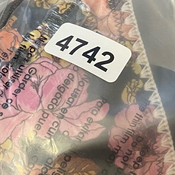 New! Victoria’s Secret floral ruffle triangle bikini 4742 - Picture 9 of 9